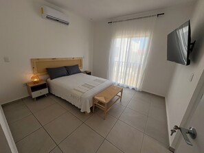 2 bedrooms, iron/ironing board, internet, bed sheets