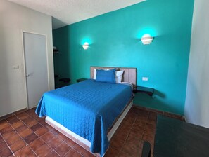 Double Room | Laptop workspace, free WiFi