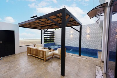Luxury Beach Condo Rooftop, Jacuzzi, Pool, Brand New