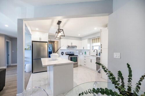 Spacious 3BR Family Stay Hwy 401