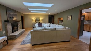 TV, fireplace - Pine Woods Home (Langley)