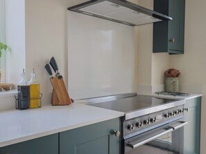 Dishwasher, cookware/dishes/utensils