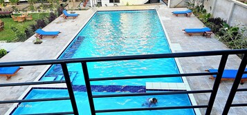 Außenpool, Liegestühle