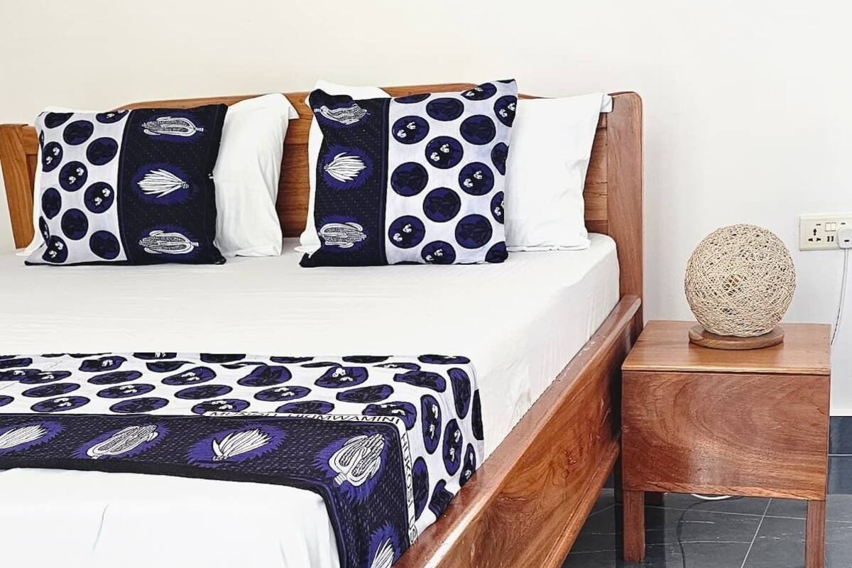 Premium bedding, desk, laptop workspace, free WiFi