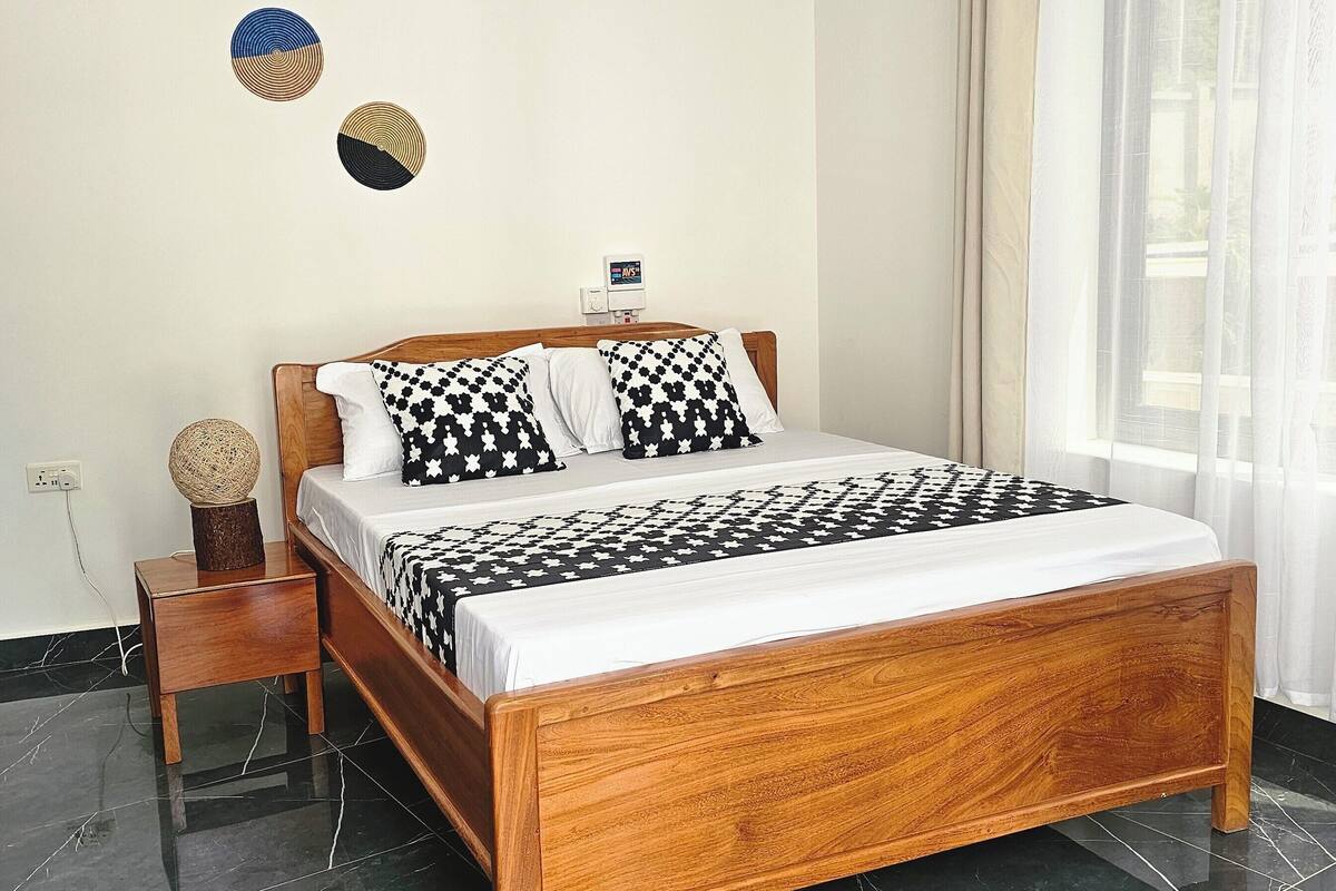 Premium bedding, desk, laptop workspace, free WiFi