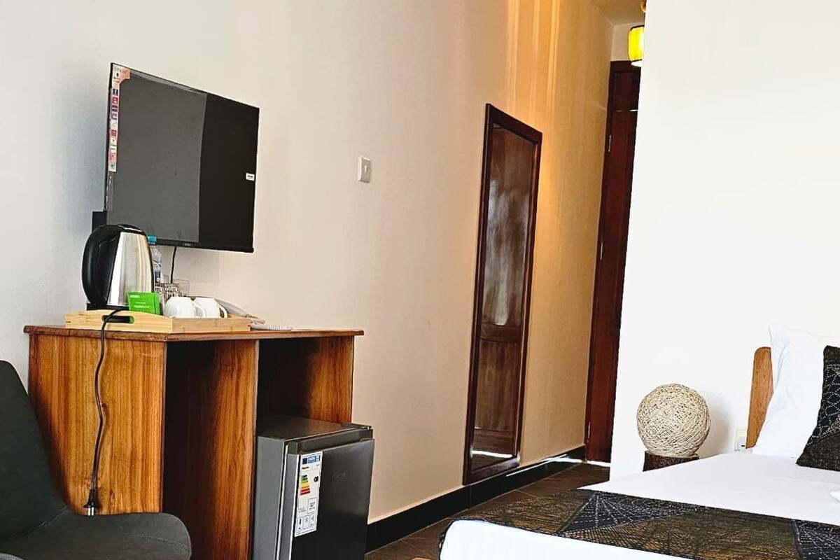 Premium bedding, desk, laptop workspace, free WiFi