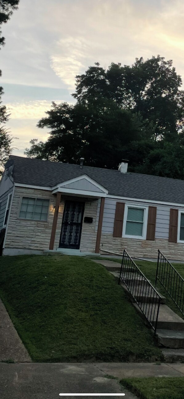 Exterior - Memphis Corporate Stay,Breakfast + Optional Transportation! (Memphis)