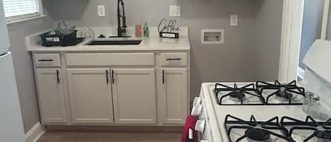Micro-ondes, four, plaque de cuisson