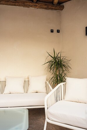 Superior Apartment, 1 Queen Bed with Sofa bed, Private Bathroom, City View | Terrace/patio