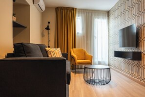 Superior Apartment, 1 Queen Bed with Sofa bed, Private Bathroom, City View | Living area