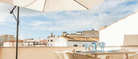 Studio, 1 Queen Bed with Sofa bed, Private Bathroom, City View | Terrace/patio