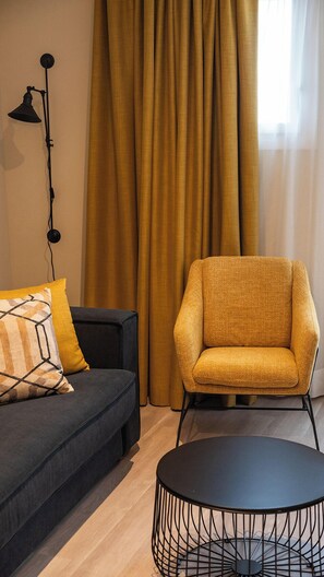 Superior Apartment, 1 Queen Bed with Sofa bed, Private Bathroom, City View | Living area