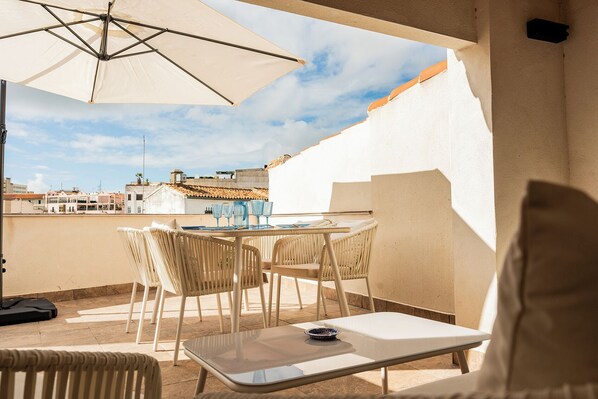 スタジオ クイーンベッド 1 台ソファーベッド付き 専用バスルーム シティビュー | テラス / パティオ