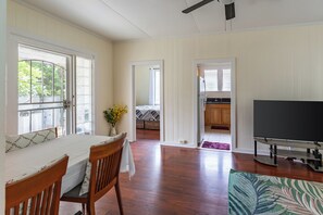 3 bedrooms, internet, bed sheets