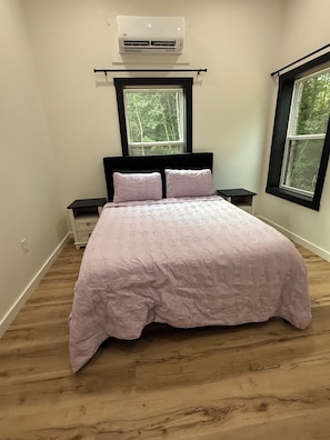 2 bedrooms, internet, bed sheets