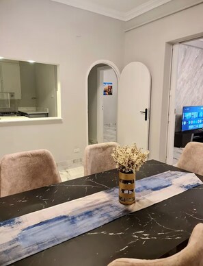 Dining - 3BRs Luxus Living in Garden City (Cairo Governorate)