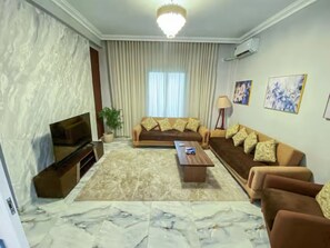 Living area - 3BRs Luxus Living in Garden City (Cairo Governorate)