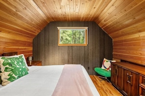 3 bedrooms, desk, travel crib, WiFi