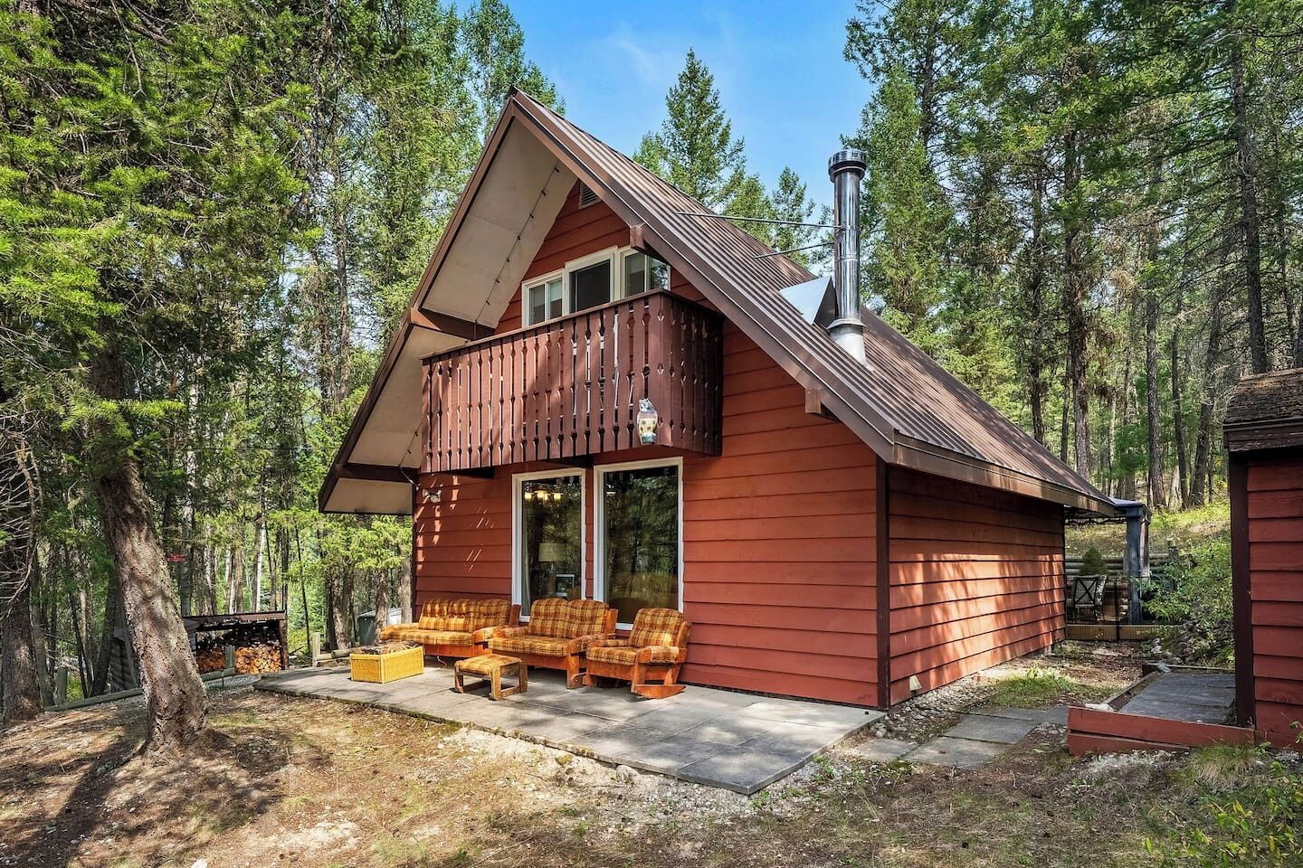 Dorothy in the Woods is a quaint cabin in Edgewater, just minutes from the  Spur Valley Golf Resort.