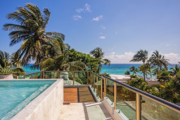 Outdoor pool - Casa Nikki: 5-Bedroom Villa in Playacar w/ Pool, Chef & just steps to the Beach! (Playa del Carmen)