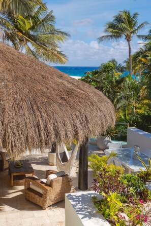 Outdoor dining - Casa Nikki: 5-Bedroom Villa in Playacar w/ Pool, Chef & just steps to the Beach! (Playa del Carmen)