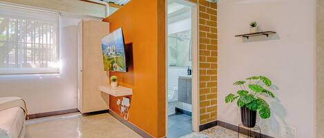 Cortinas blackout, tabla de planchar con plancha y wifi gratis