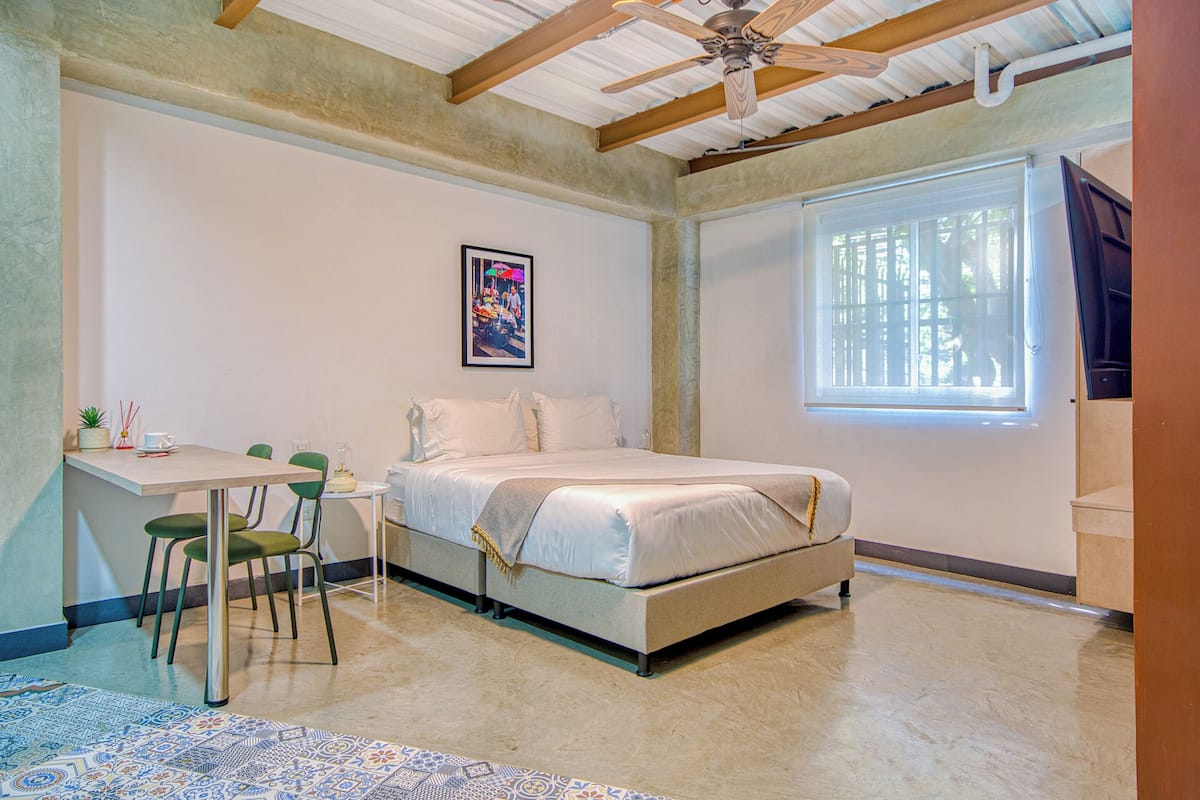 Classic Studio | Blackout drapes, iron/ironing board, free WiFi