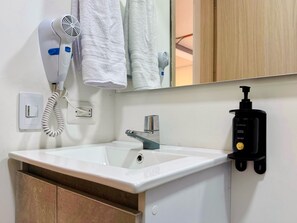 Executive Studio | Bathroom