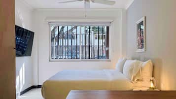Executive Studio | Blackout drapes, iron/ironing board, free WiFi