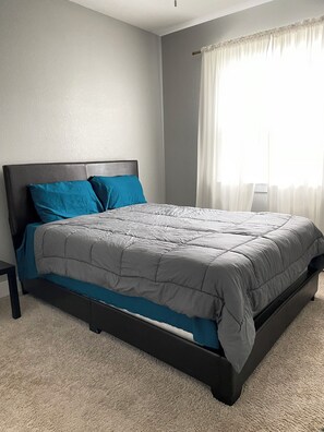 5 bedrooms, iron/ironing board, WiFi, bed sheets