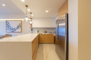 Departamento | Cocina privada | Cafetera y tetera y comedor