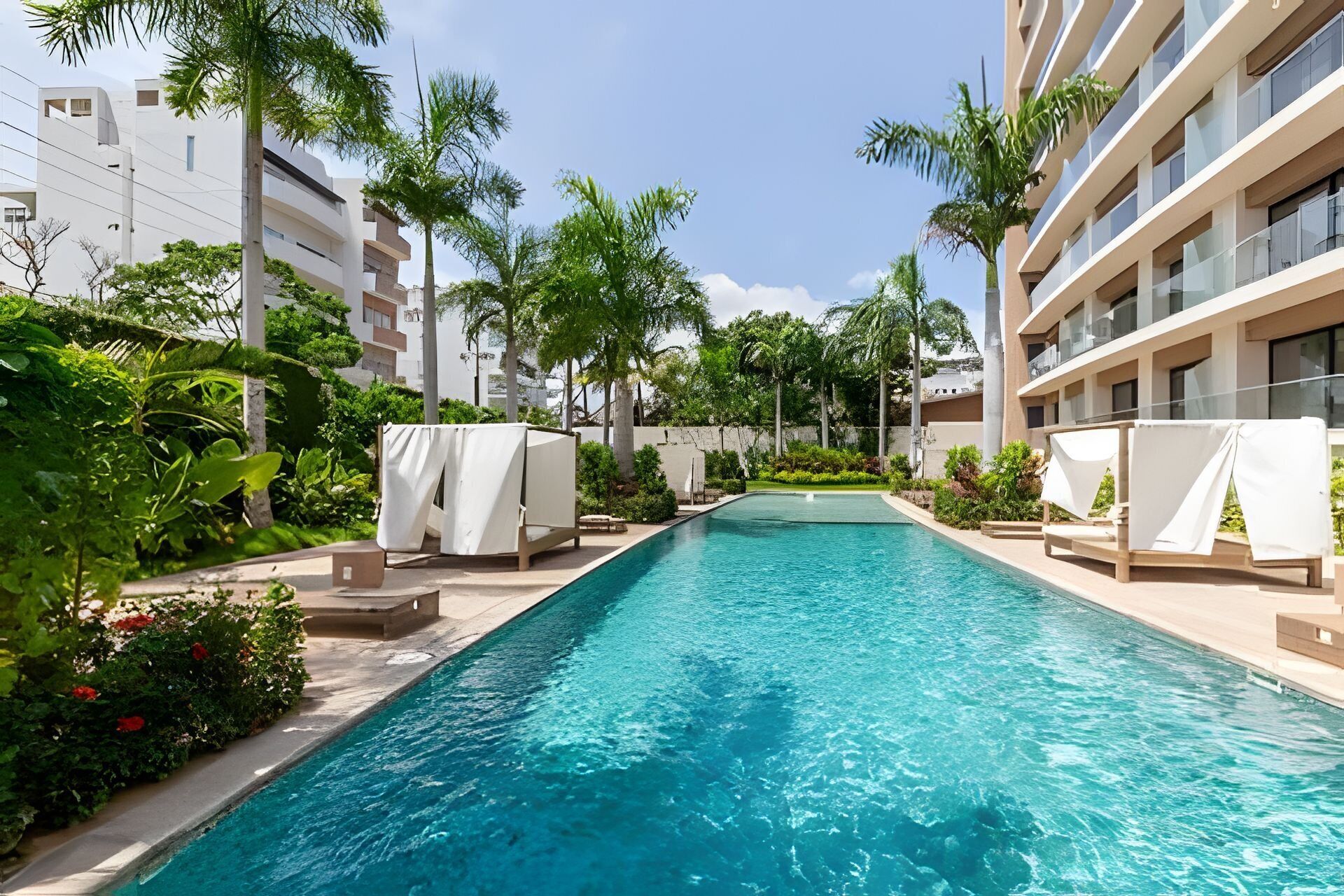 2 outdoor pools
