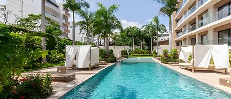2 outdoor pools