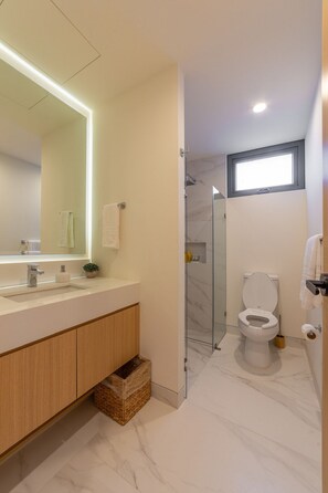 Apartment | Bathroom | Shower, hair dryer, towels, soap - Mar del Plata 5A (Bucerías)