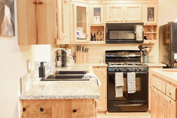 KĂŒhlschrank, Mikrowelle, Ofen, Herdplatte