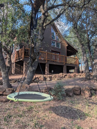 Pine AZ Forest Retreat: Large Loft, Deck, Sleeps 6