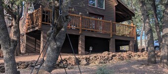 Pine AZ Forest Retreat: Large Loft, Deck, Sleeps 6