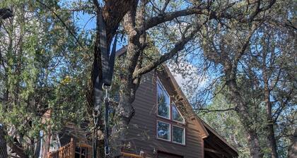 Pine AZ Forest Retreat: Large Loft, Deck, Sleeps 6