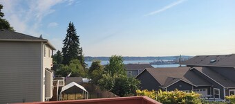 Wonderful 3-bedroom house with water view