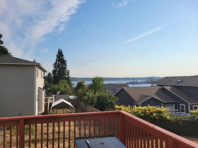 Wonderful 3-bedroom house with water view