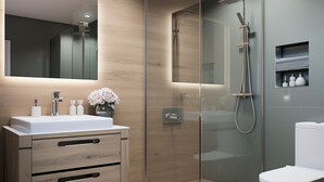 Family Suite, City View | Bathroom | Hair dryer, slippers, towels, soap - Hotel Eurostar Delhi Airport -T 3 (New Delhi)