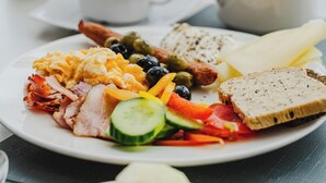Free daily continental breakfast  - Hotel Eurostar Delhi Airport -T 3 (New Delhi)