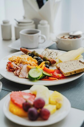 Free daily continental breakfast