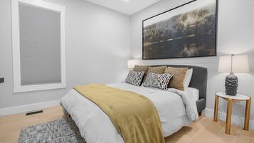 1 bedroom, iron/ironing board, internet, bed sheets