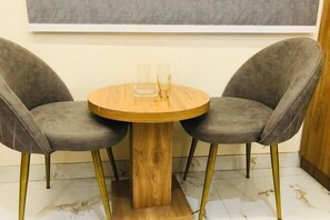 Cots/infant beds, free WiFi - Hotel Urban Lion - Delhi Airport (New Delhi)