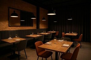 Restaurant - Hotel Urban Lion - Delhi Airport (New Delhi)