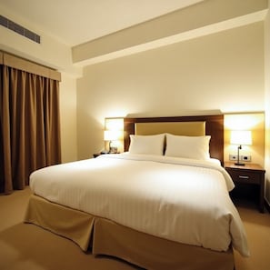 Family Room, City View | Free WiFi