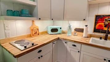 Fridge, microwave, stovetop, toaster