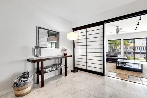 4BDR/3BA Waterfront Oasis • Private Dock • Near Beaches