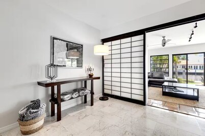 4BDR/3BA Waterfront Oasis • Private Dock • Near Beaches